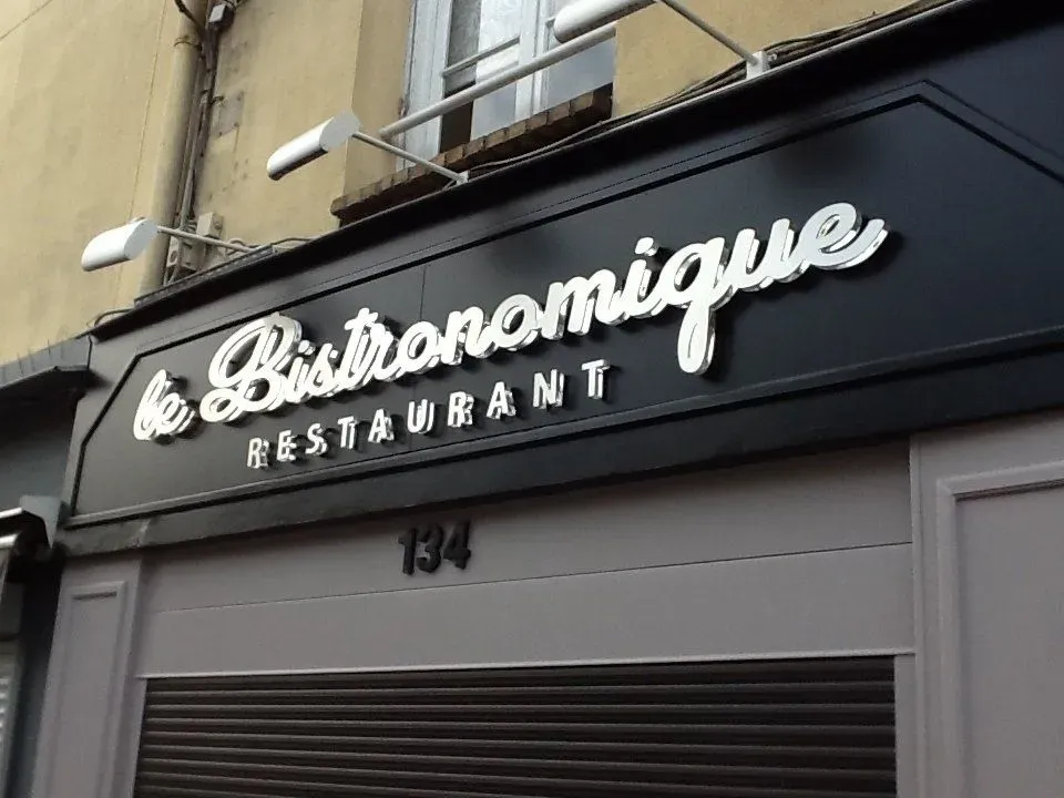 le-bistronomique-enseigne-lumineuse