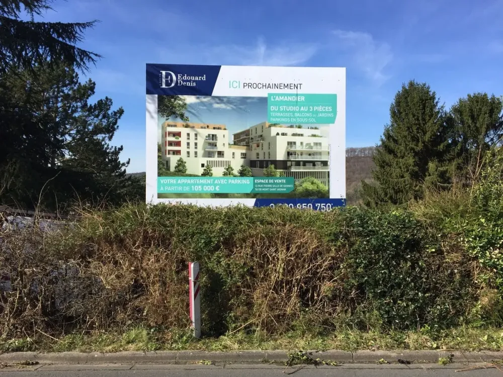 Enseigne publicitaire près de Amiens